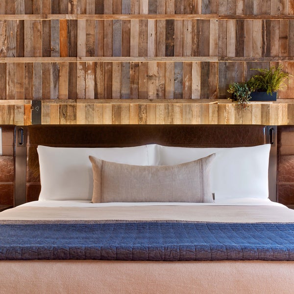 Guest Room King Bed