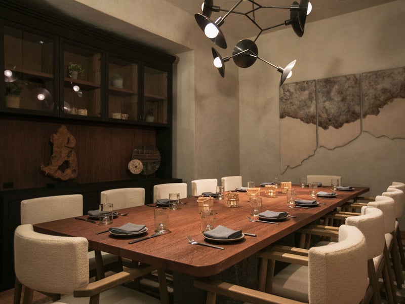 Set dining table