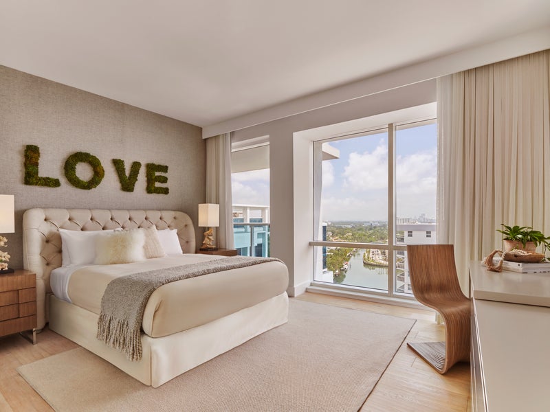 Ocean View 3 Bedroom Penthouse Balcony-Bedroom