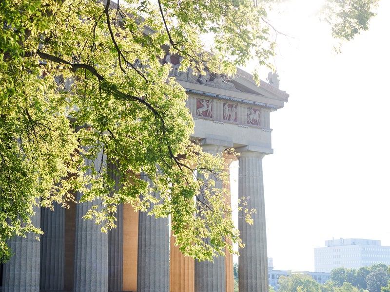Nashvilles Parthenon centered within Centennial Park
