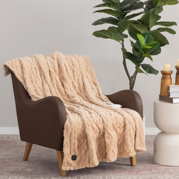 Berkshire Life Heated Throw- Gray