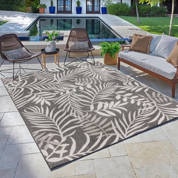 Gertmenian Naples Collection Akela Indoor/Outdoor Area Rug | Costco