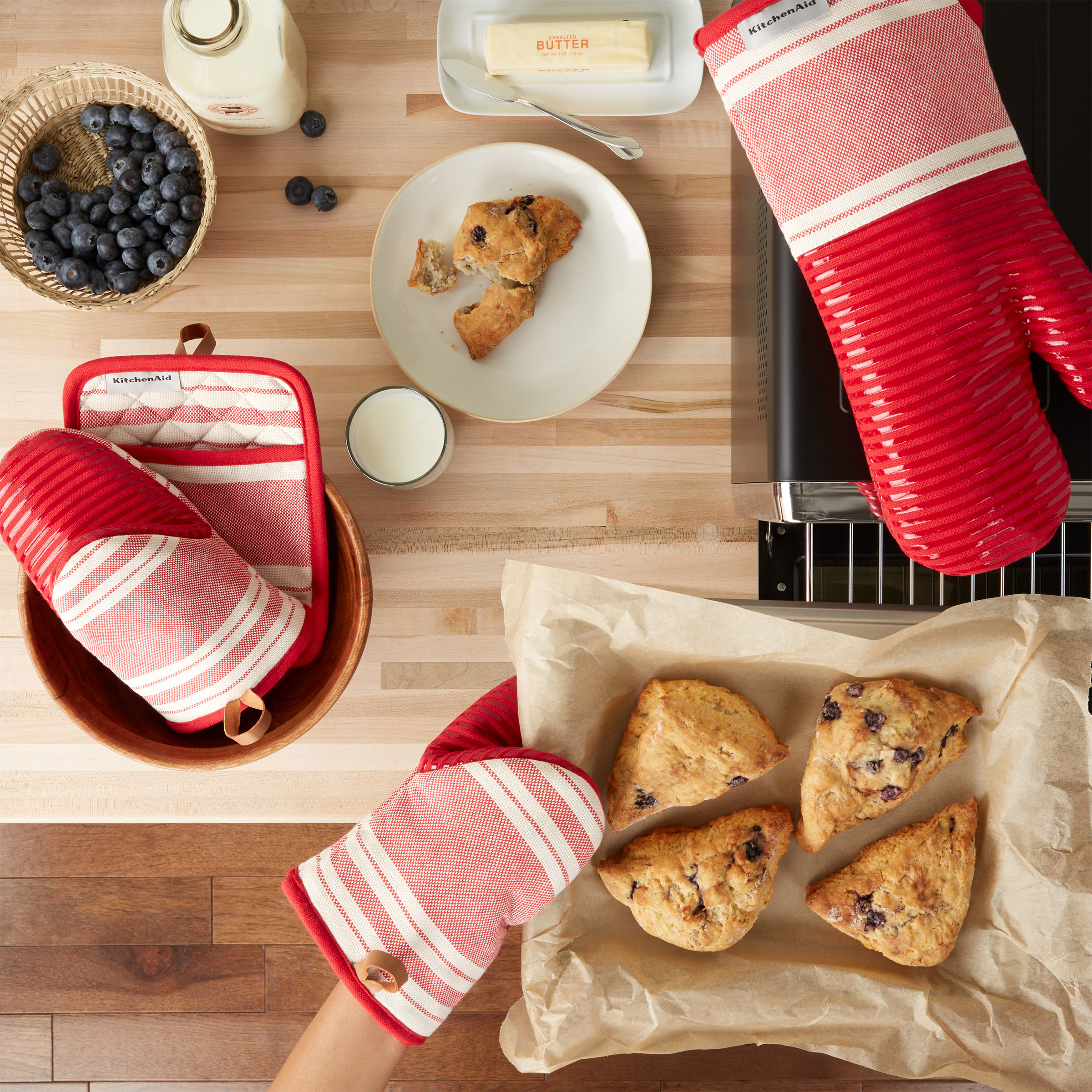KitchenAid Vintage Stripe Pot Holder and Oven Mitt Set, 4-pack