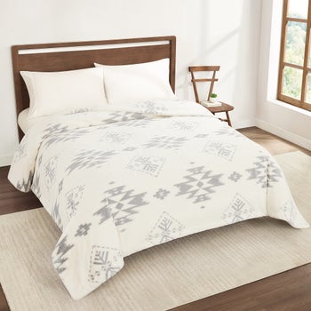 Pendleton Faux Fur Luxe Blanket | Costco