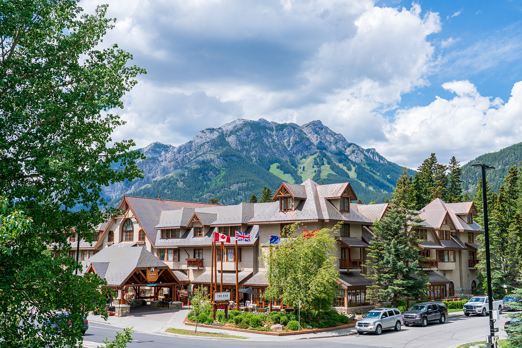Banff Caribou Lodge in Banff with mountain backdrop and trees