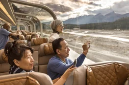 RM18_Onboard_GoldLeaf_Service_Interior (5)