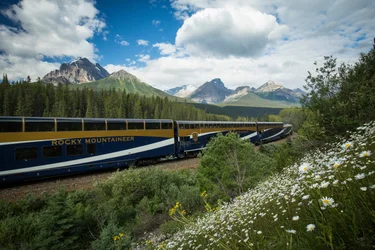 Rocky Mountaineer train going around a curve in the track