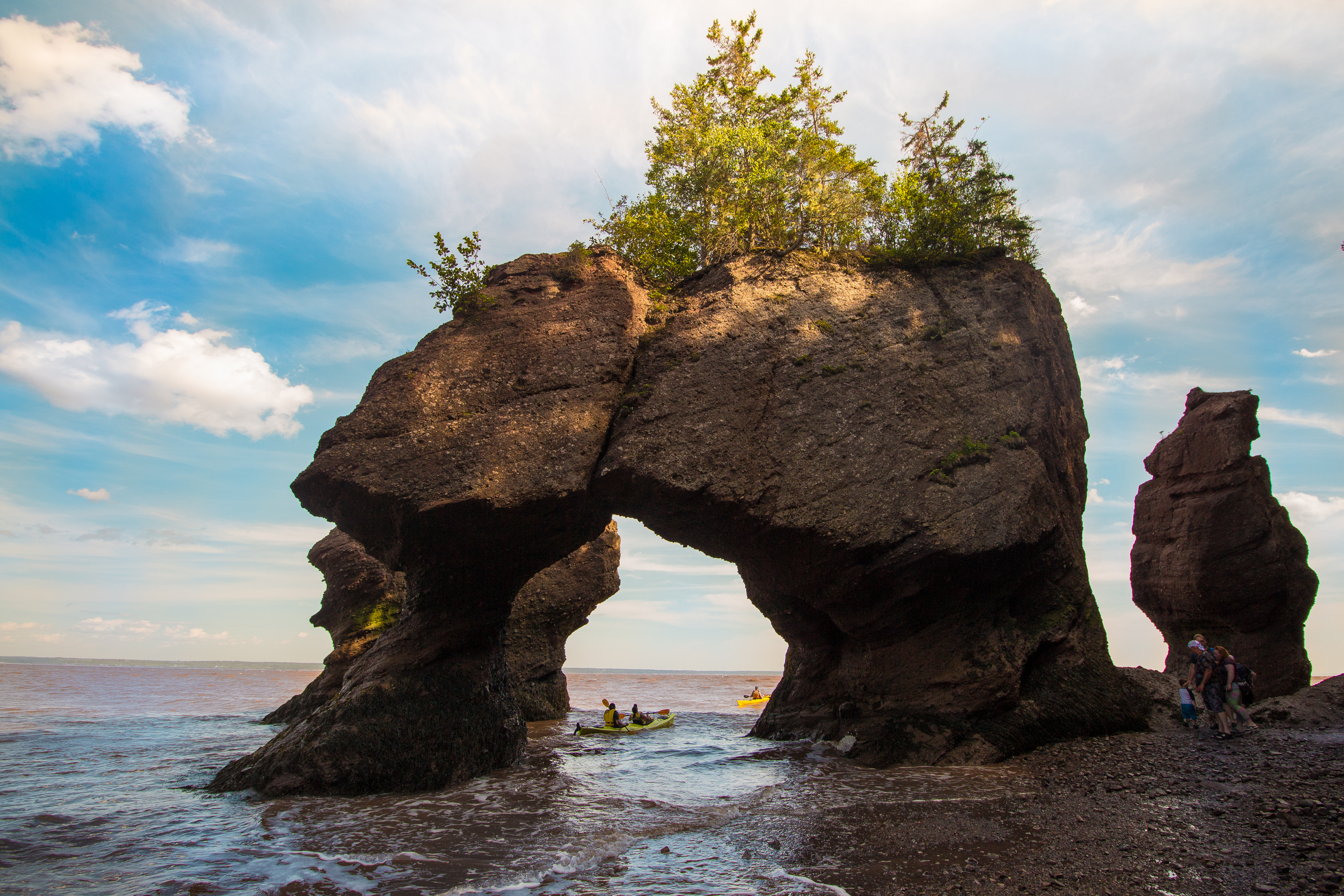 Kayaks in Fundy National Park below Hopewell Rocks sandstone formations in Bay of Fundy
