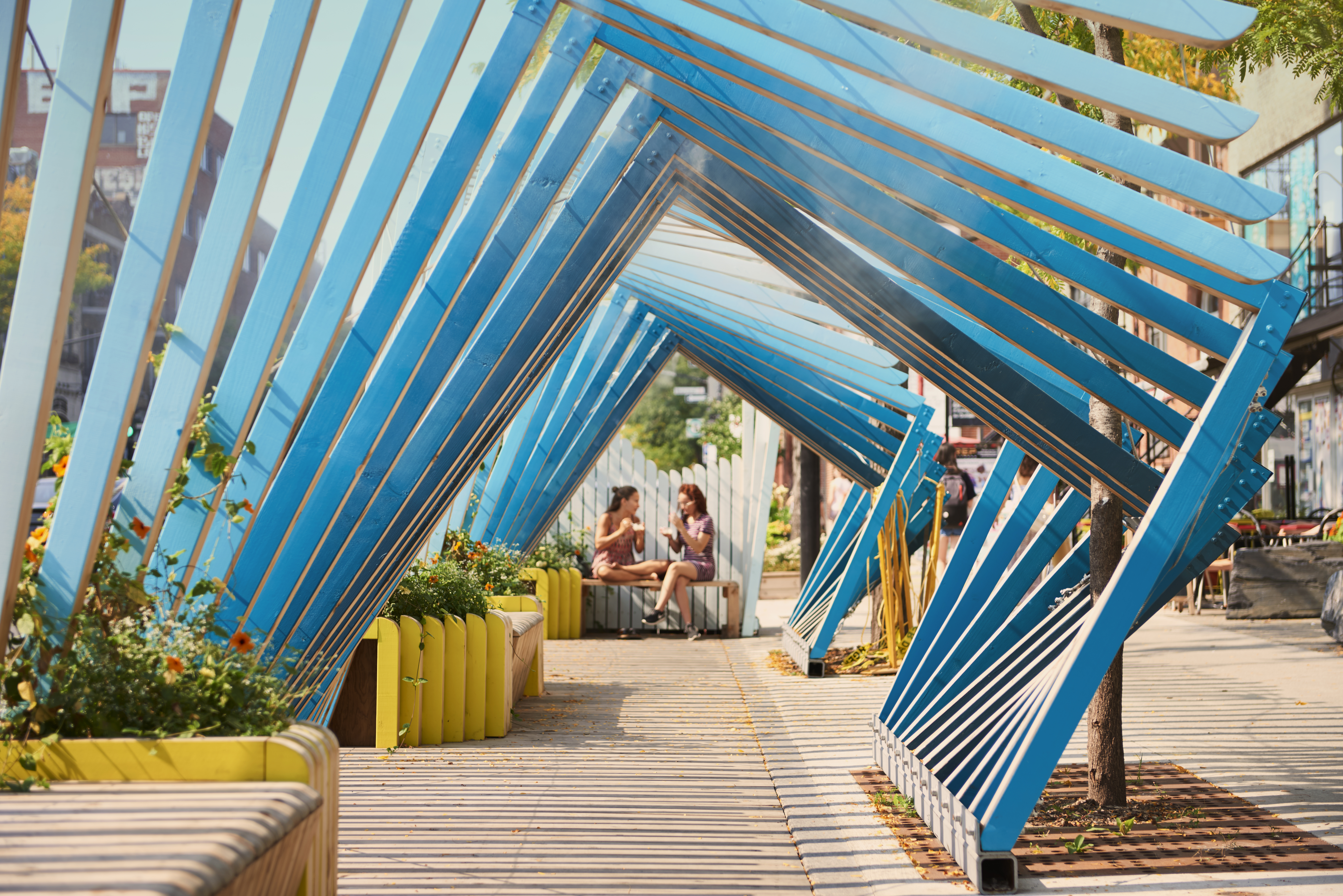 Two women sitting on Rue Saint-Denis - La Vague