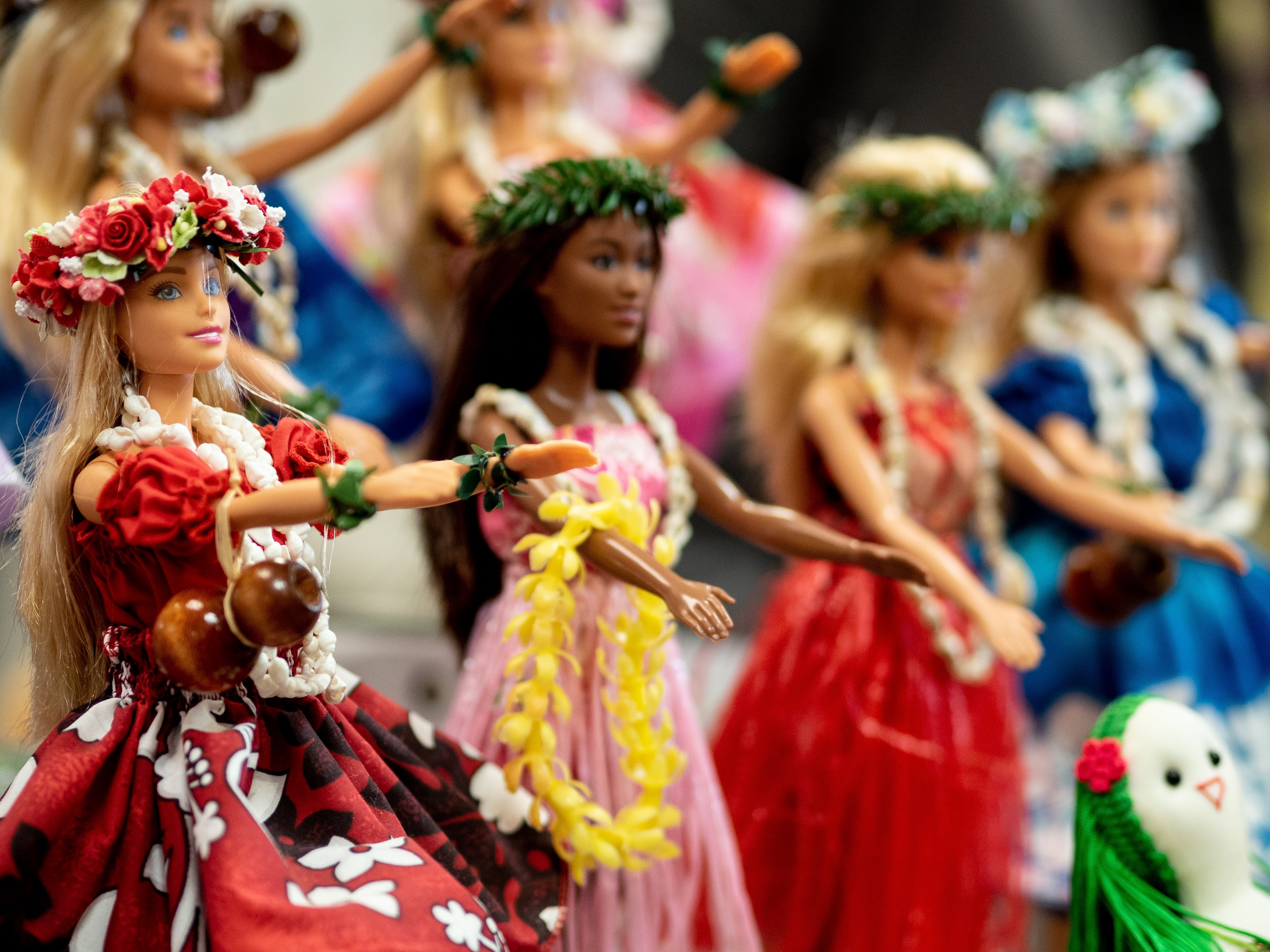 Barbie dolls in Hawaiian outfits