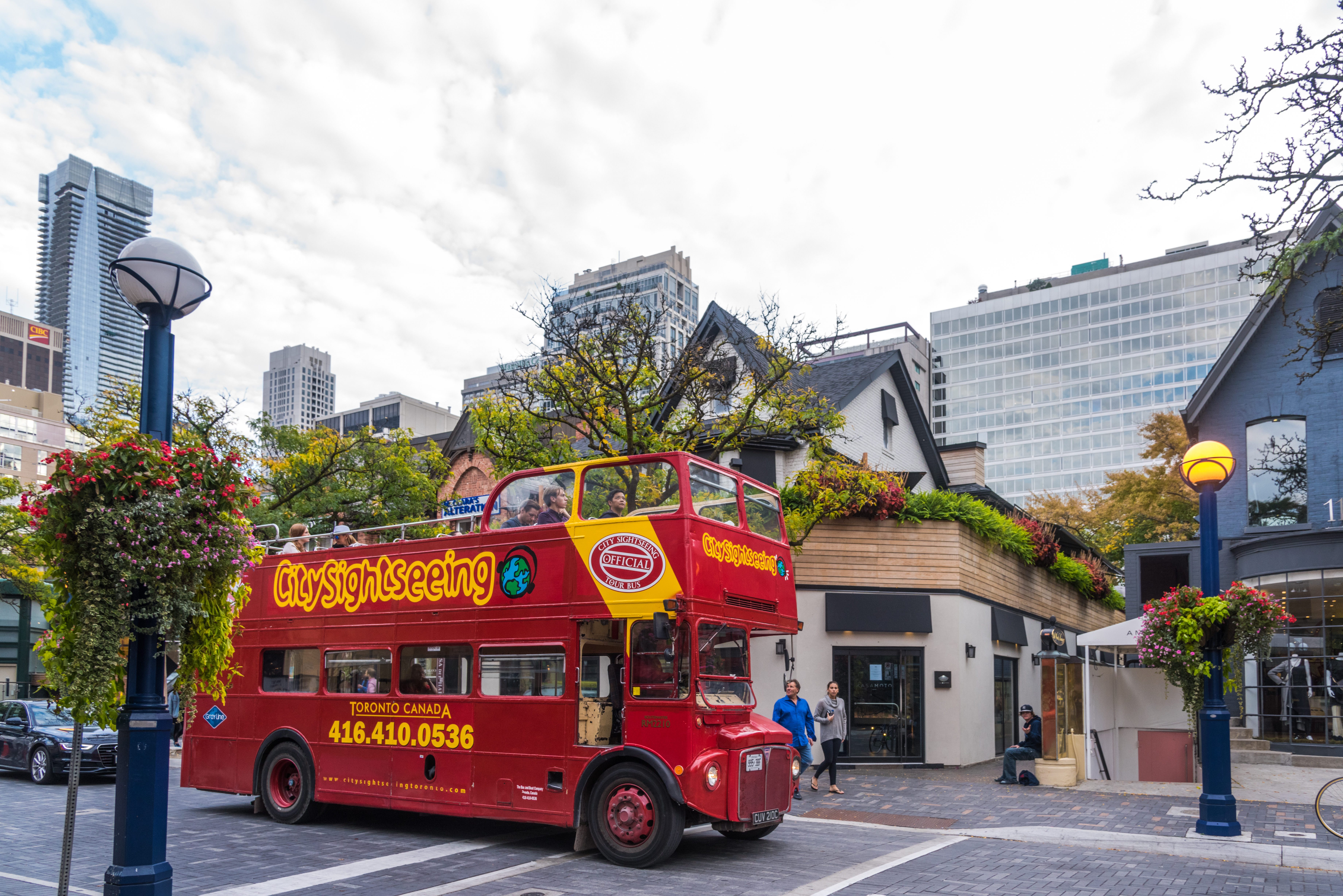 Hop on hop off bus in Toronto