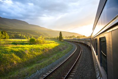 Many trains. Красивая железная дорога. Пейзаж с железной дорогой. О поездах и железной дороге. Дорога поезд.