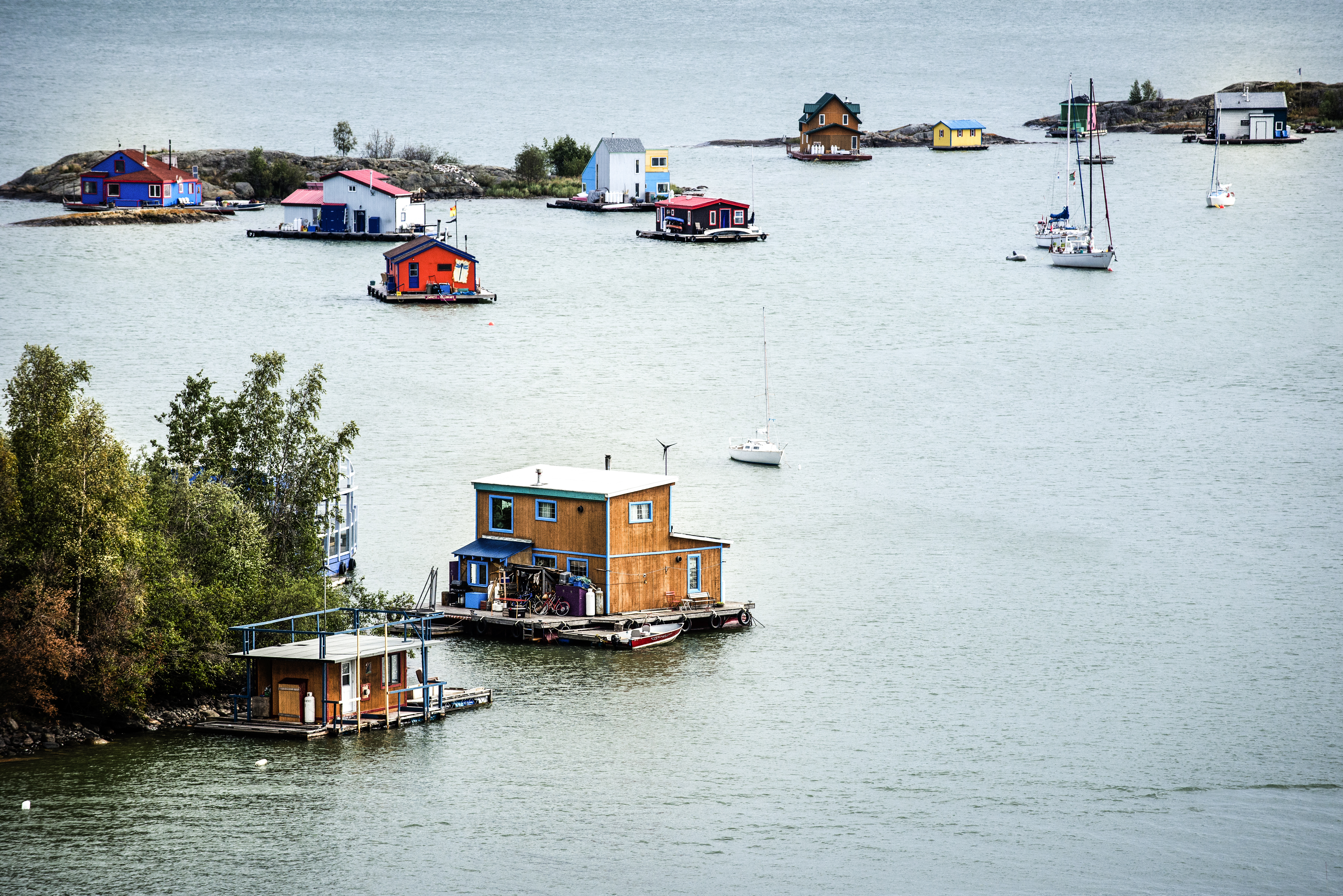 Scattered houseboats in the bay of Great Slave Lake, Yellowknife from top of a hill