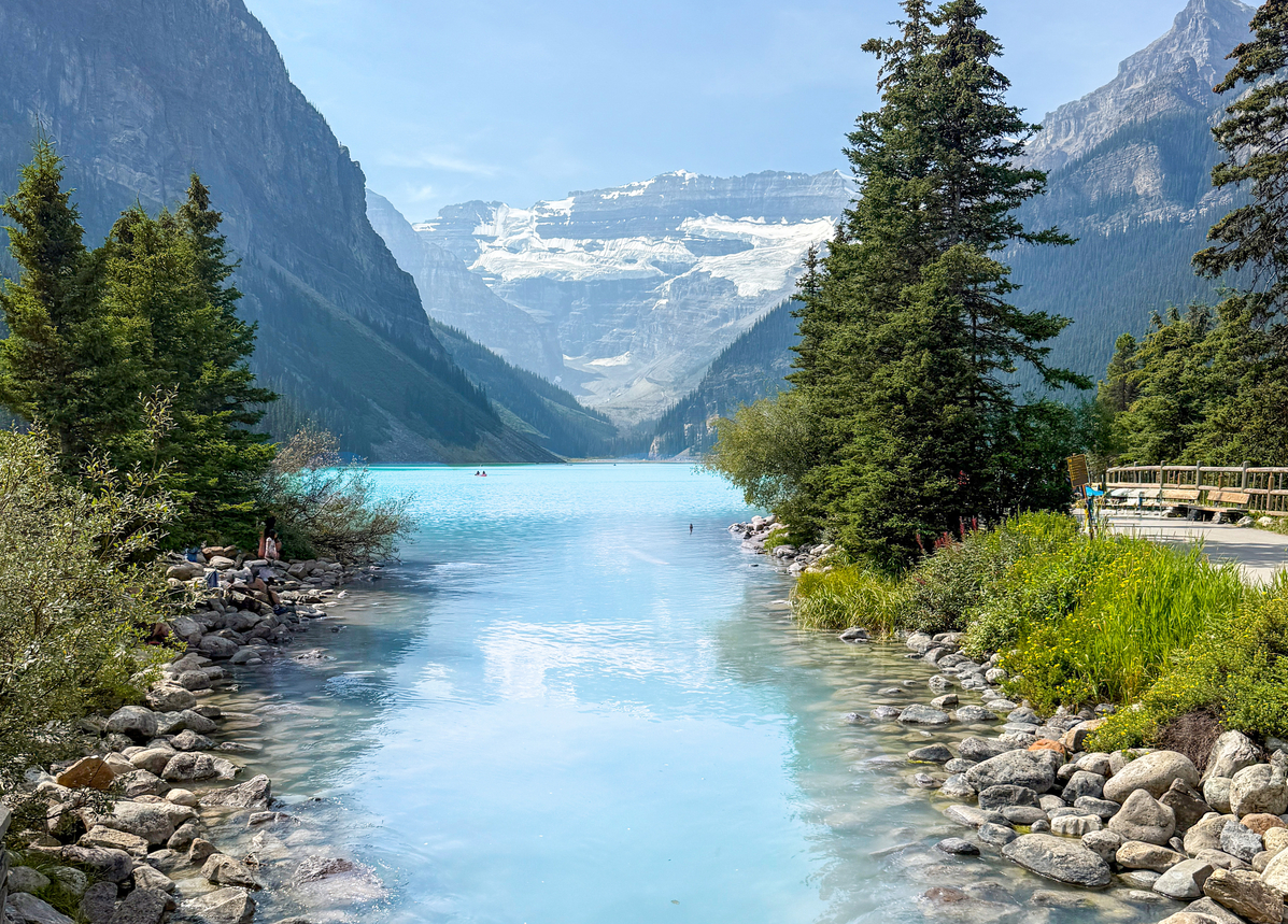 Beautiful turquoise waters of Lake Louise