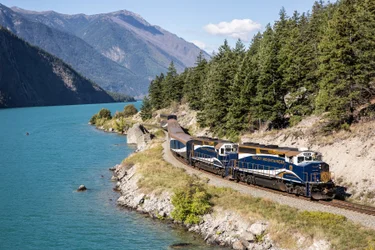 The Rocky Mountaineer tra rounds the bend alongside the azure waters of Seton Lake in British Columbia