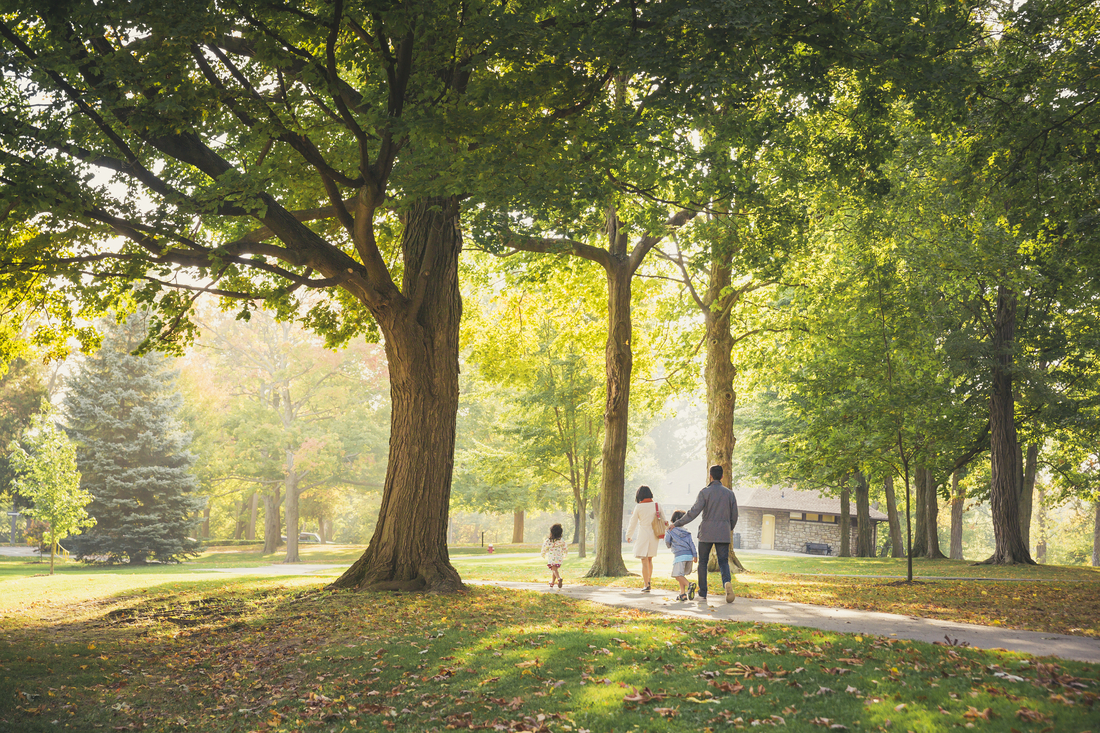 Family in a Niagara Falls park, perfect for seeing fall foliage in Canada 