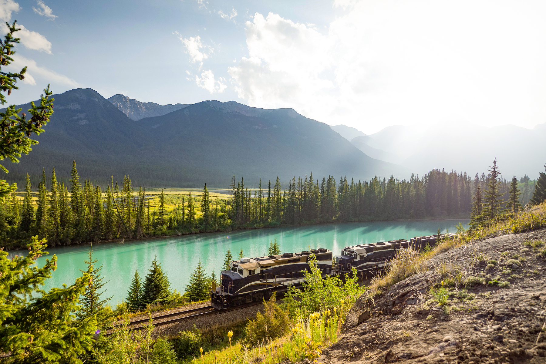 Rocky Mountaineer train trips in Summer