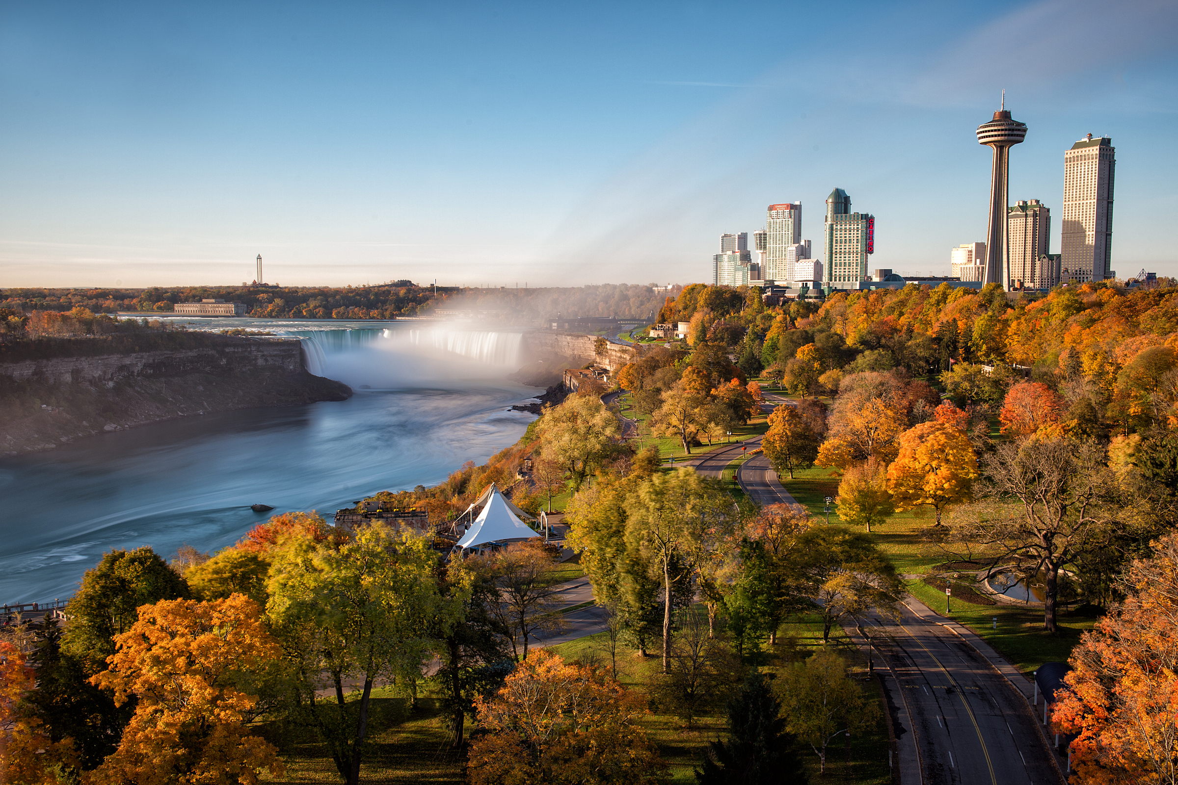 Autumn - Niagara Fall wide angle with skyline (Niagara Falls Tourism).3op