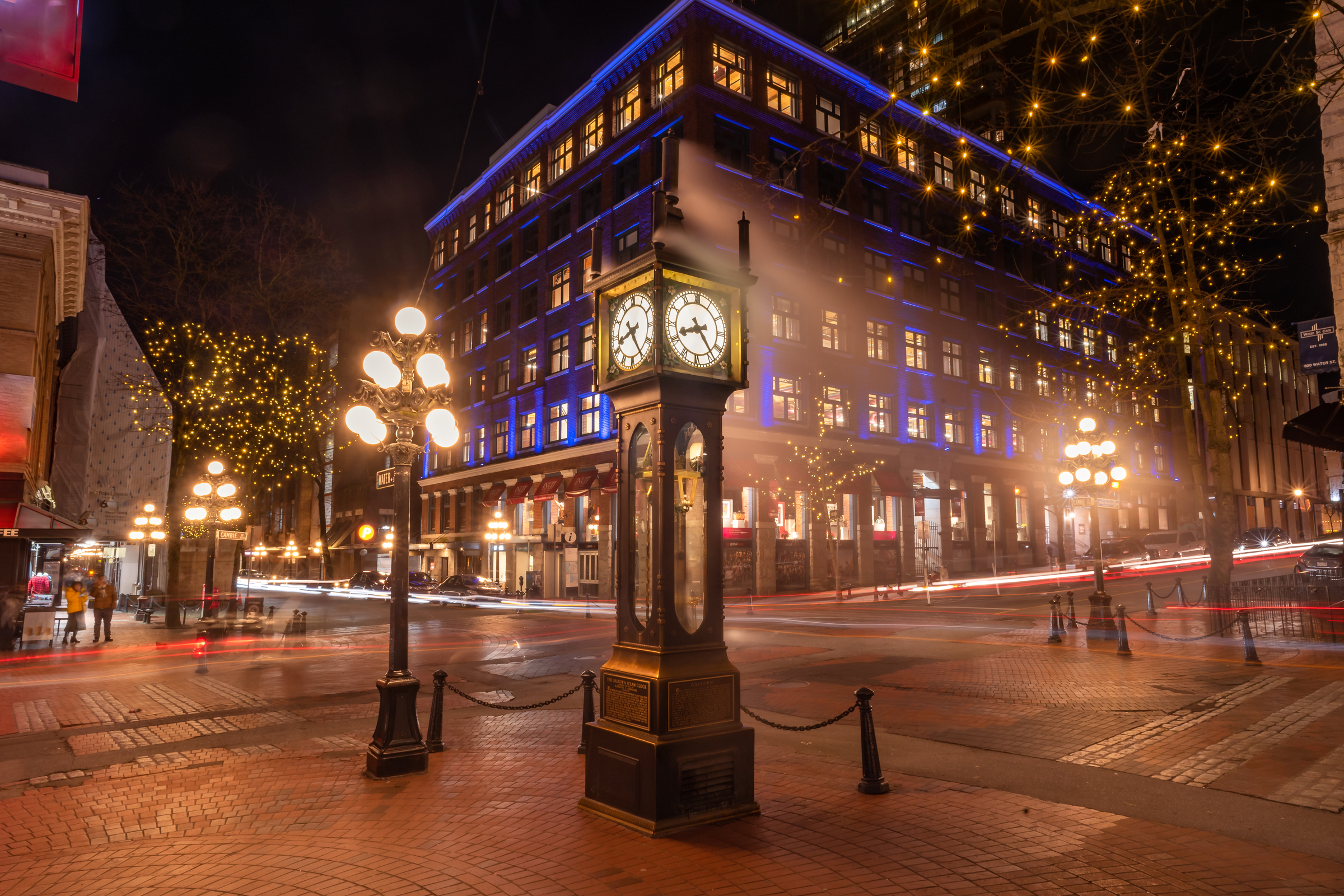 Long exposure shot of Gastown steam clock at night