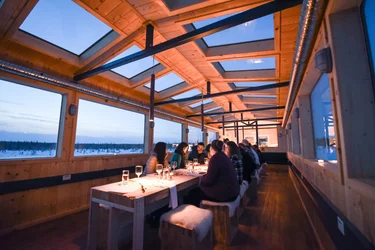 Journey by official Tundra Buggy across the frozen Churchill River to Dan’s Diner and experience regional cuisine in a pop-up restaurant, complete with skylights and panoramic windows for best northern lights-viewing opportunities