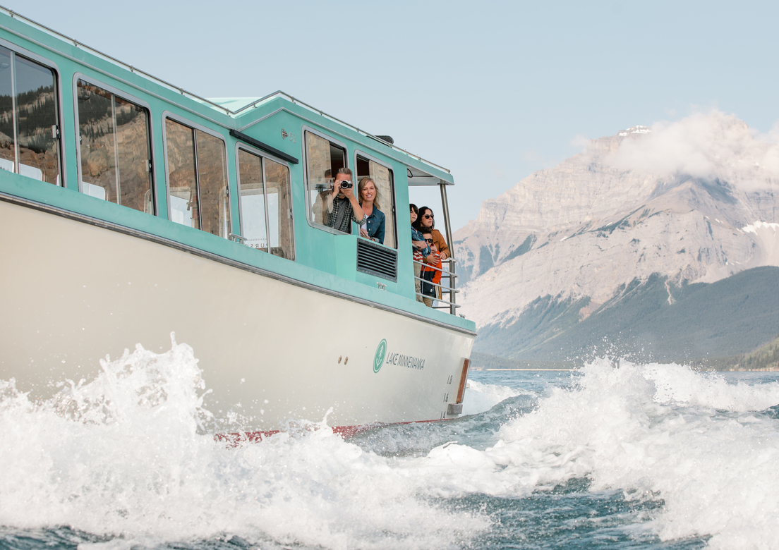 Lake Minnewanka: summer is the best time to visit the Canadian Rockies