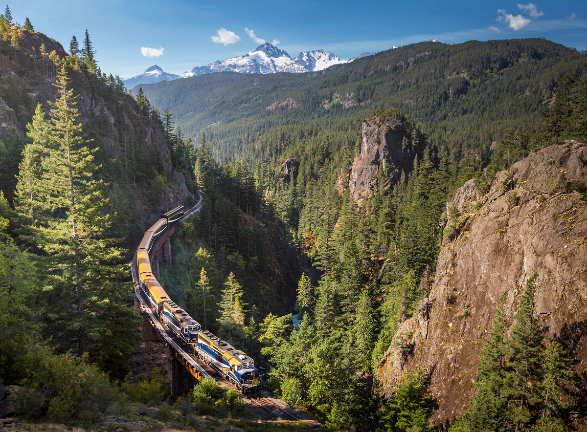 Rocky Mountaineer travelling past Cheakamus Canyon on the Rainforest to Goldrush Route