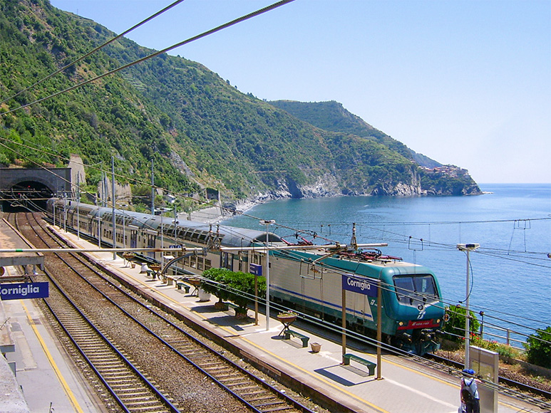 Best Train Journeys in Italy: 9 Scenic Routes