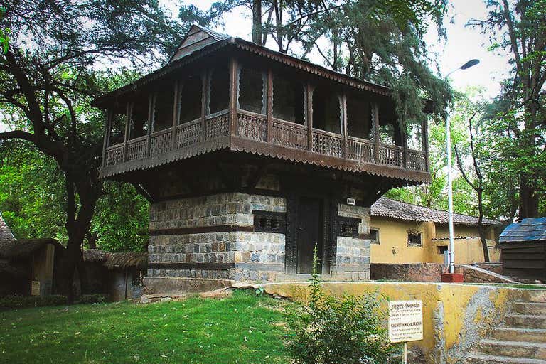 1024px-Kullu_Hut-LOWRES.jpg