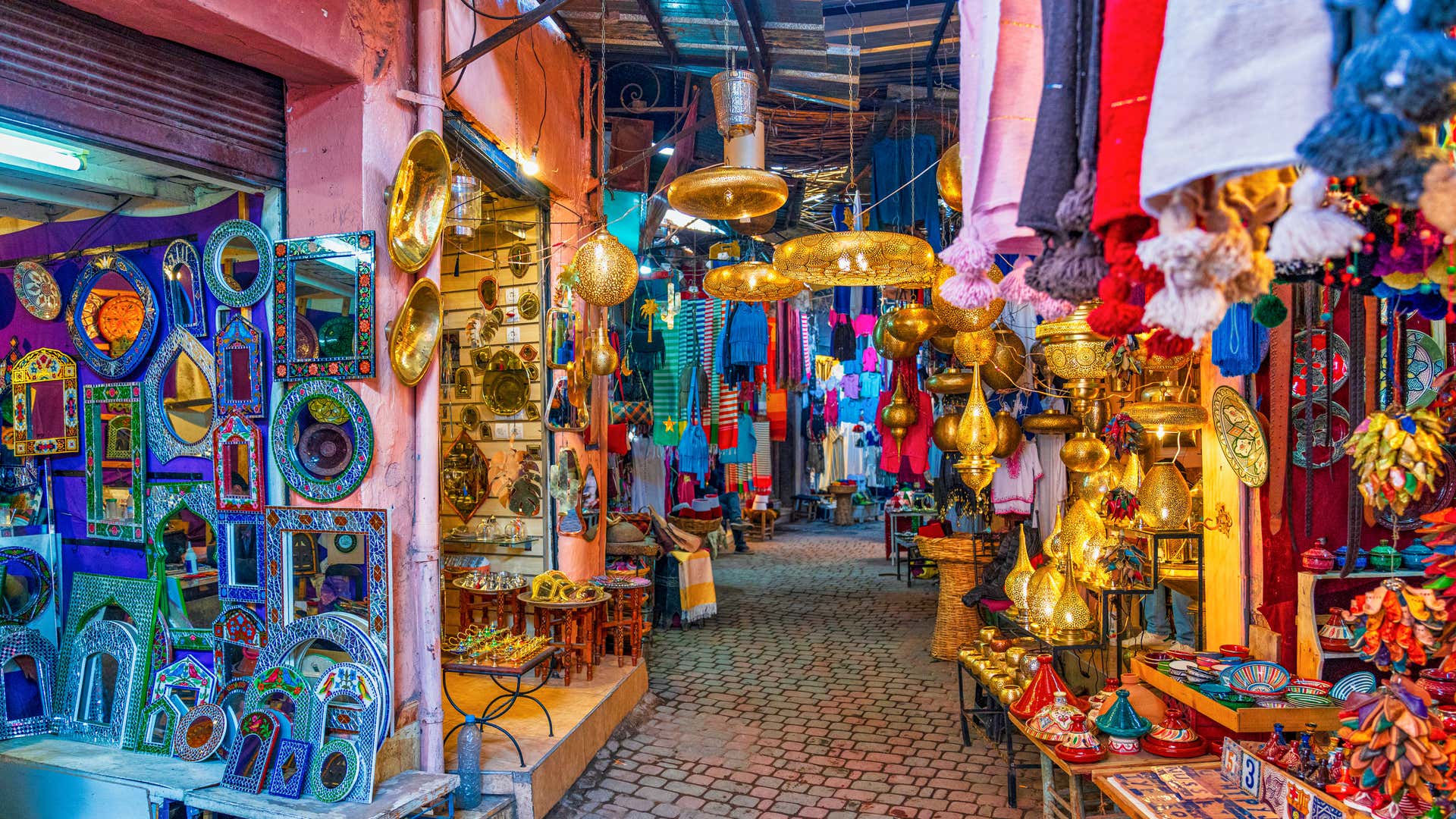 Souk Style How To Haggle in Souks: 10 Tips from a Moroccan Tour Guide