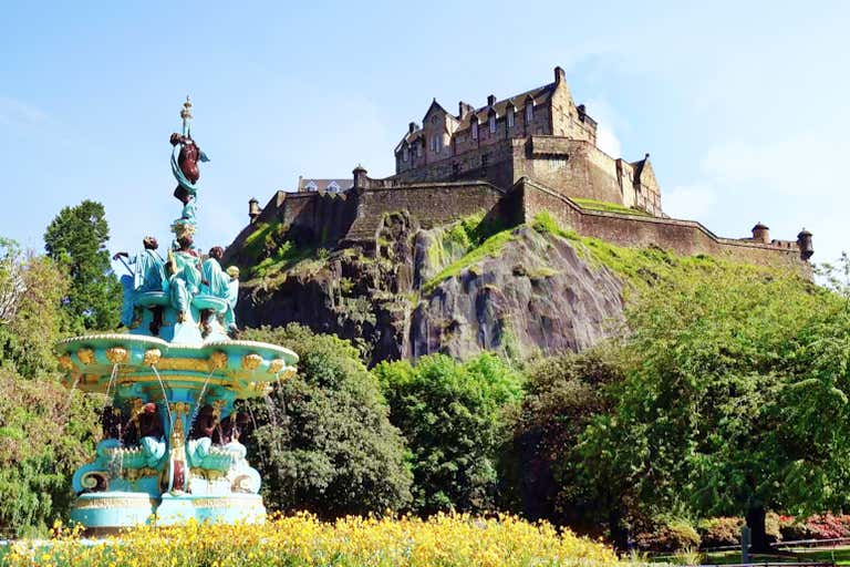A view of Edinburgh Castle with the Ross Fountain in the foreground
