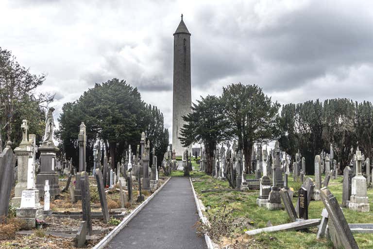 Round_Tower_In_Glasnevin_(7051951043)-lowres.jpg