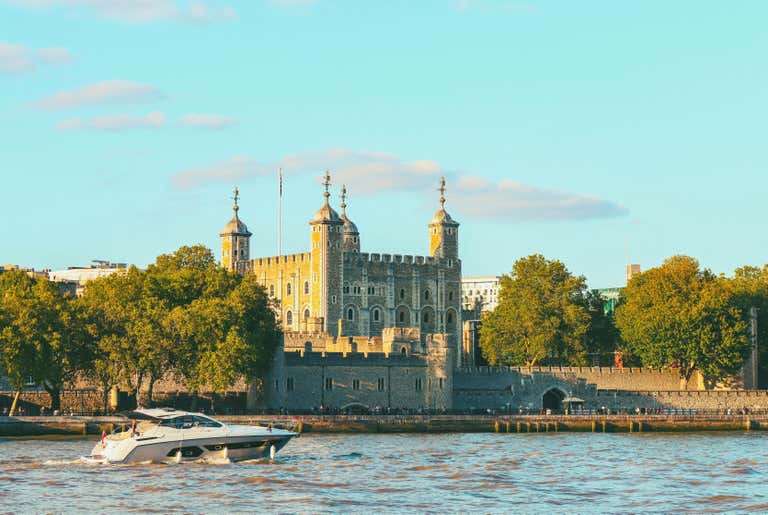 BCC-2023-EXPLORER-LONDON-7 DAYS ITINERARY-TOWER-OF-LONDON-EDITED.jpg