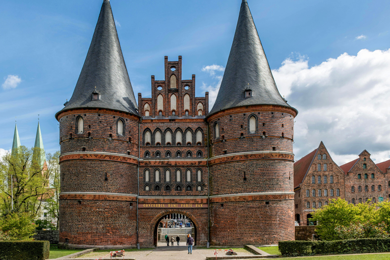 Foto: Edificio Junto La Puerta Holsten - Lübeck (Schleswig-Holstein), Alemania