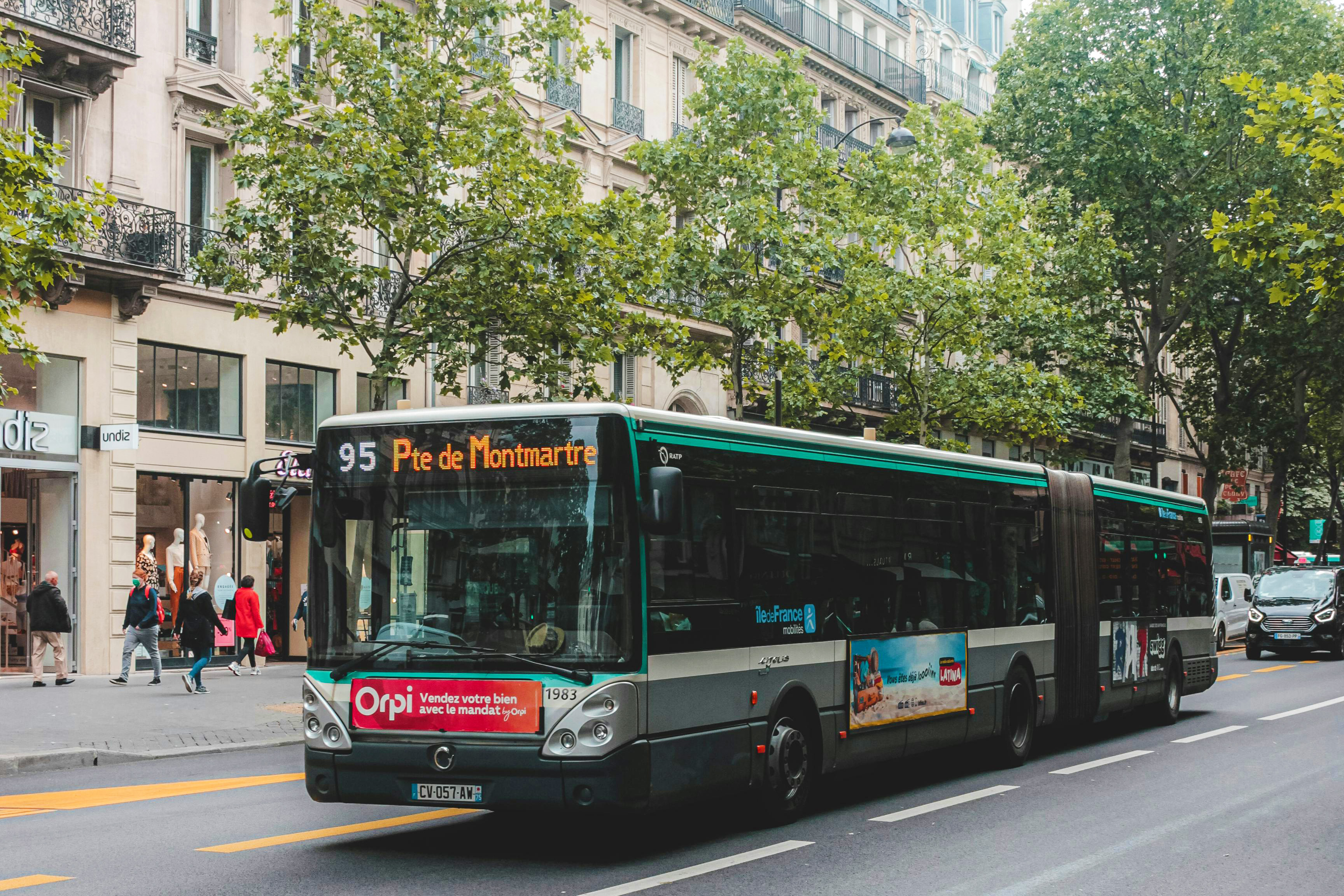 A Guide to the Best Way to Get Around Paris