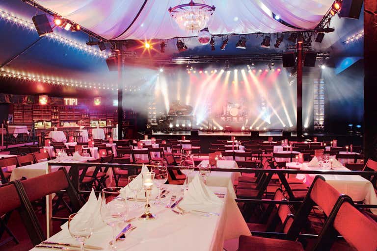 Life is a cabaret at the Tipi am Kanzleramt