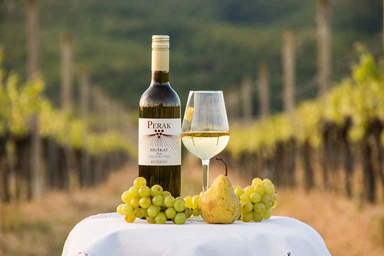 vinarija-perak-ddZBB09L0KI-unsplash - LOWRES.jpg
