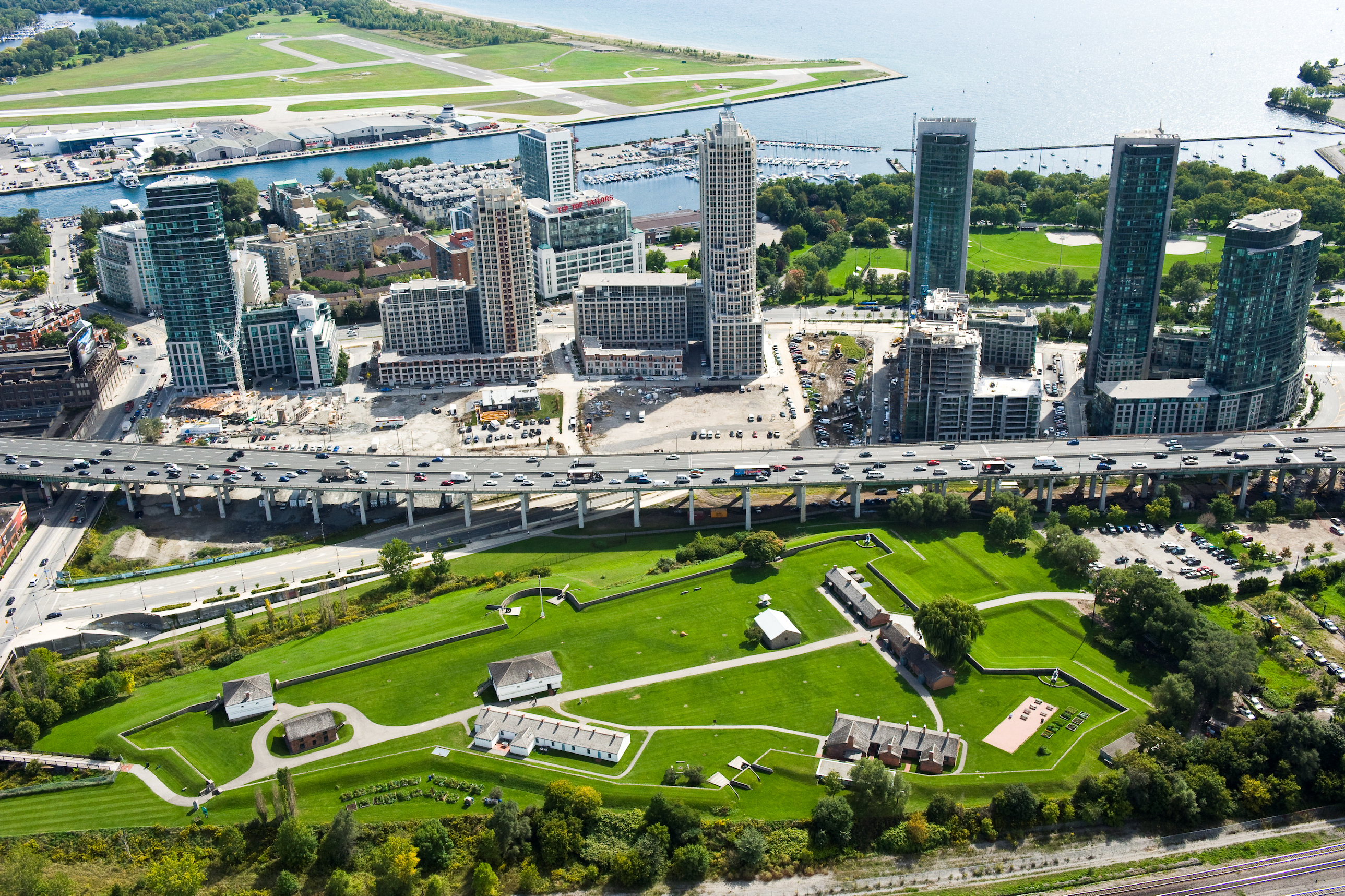 8 Unmissable Toronto Landmarks and Historic Sights