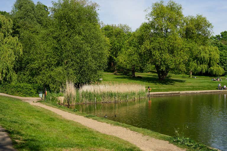 Highgate_Ponds_-_geograph.org.uk_-_5390363-LOWRES.jpg