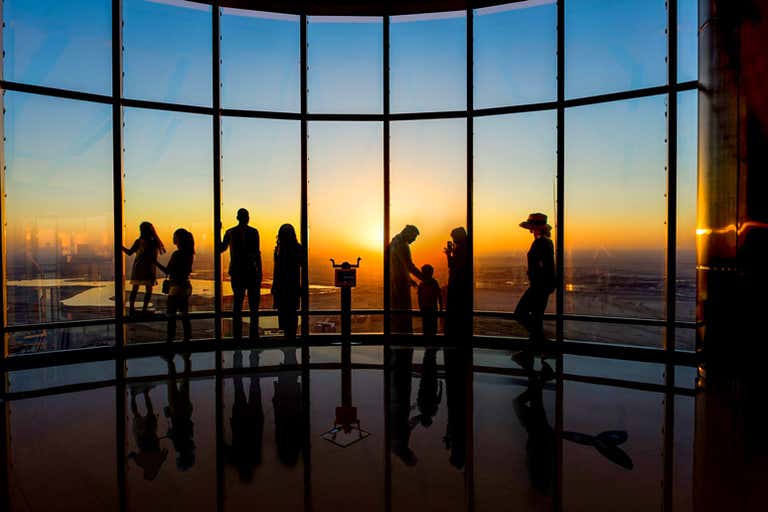 Ammira il passaggio dal giorno alla notte a Dubai al tramonto.