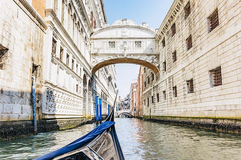 t283807.-Venice---Private-Gondola-Ride-along-Grand-Canal-nr16.LOWRES.jpg