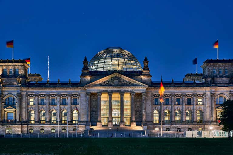 Dine under the stars at the top of the Reichstag