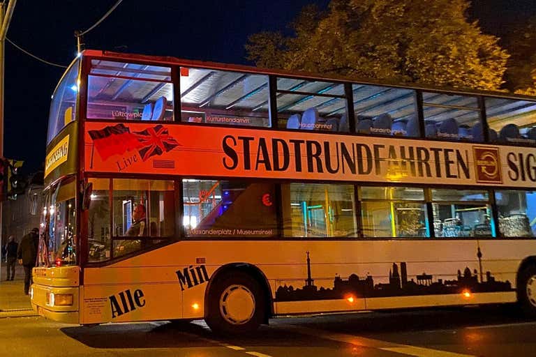 Enjoy a bus tour in Berlin by night with live commentary.