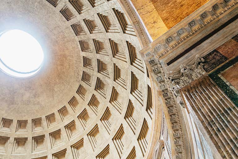 BCC-2023-EXPLORER-Rome-solo-travel-Pantheon.jpg