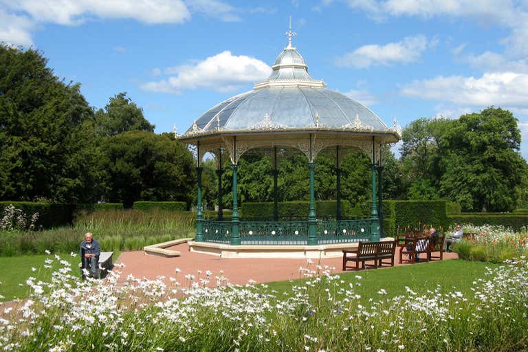 Saughton_Park_Bandstand _Edinburgh_-_geograph.org.uk_-_6189315-LOWRES.jpg