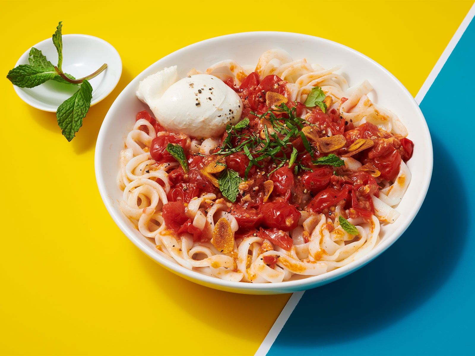 10g Protein Noodles™ with Garlic Slumped Cherry Tomatoes and Burrata