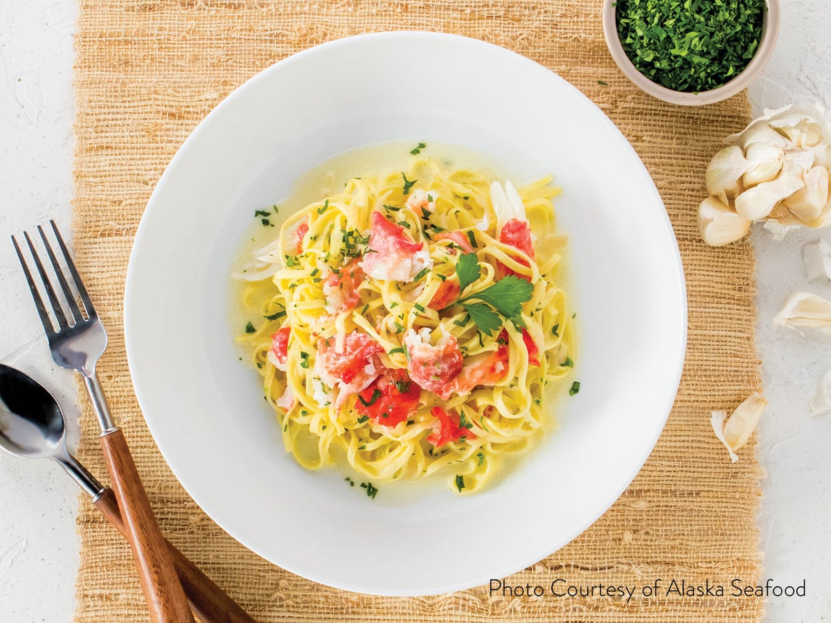 Garlicky Linguine with Dungeness Crab