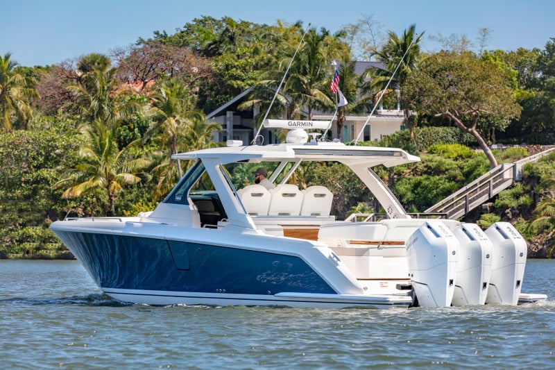 Tiara Yachts 38 LS