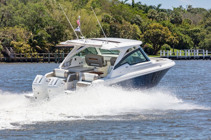 Tiara Yachts 34 LX