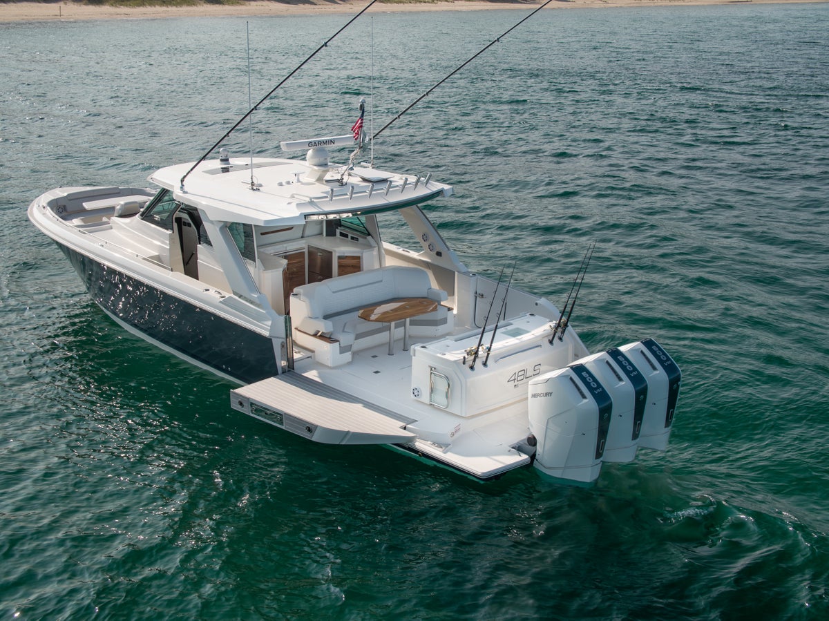 48 LS Adventure Module and Terrace, Hull Color: Windward Grey