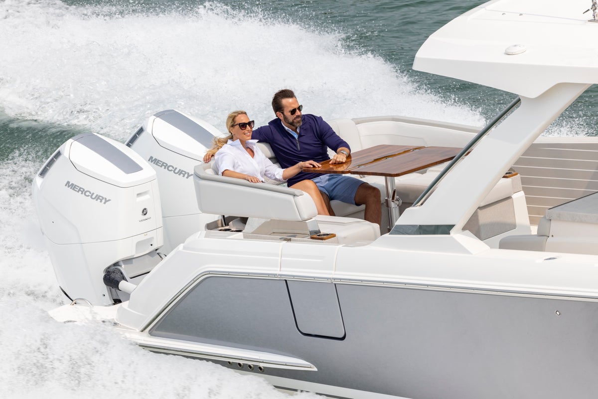 Tiara Yachts 43 LS cockpit with Lounge Module, Bright Silver hull color